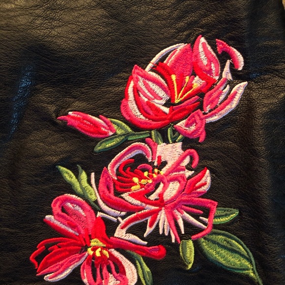 Faux leather skirt - Picture 2 of 4